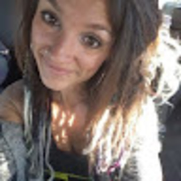 Meet your Posher, Laura - Picture 1 of 1